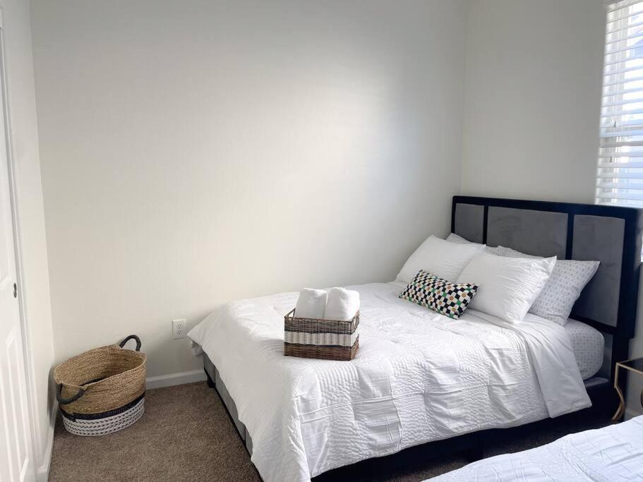 Home In Indio Coachella ภายนอก รูปภาพ