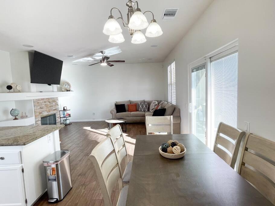 Home In Indio Coachella ภายนอก รูปภาพ